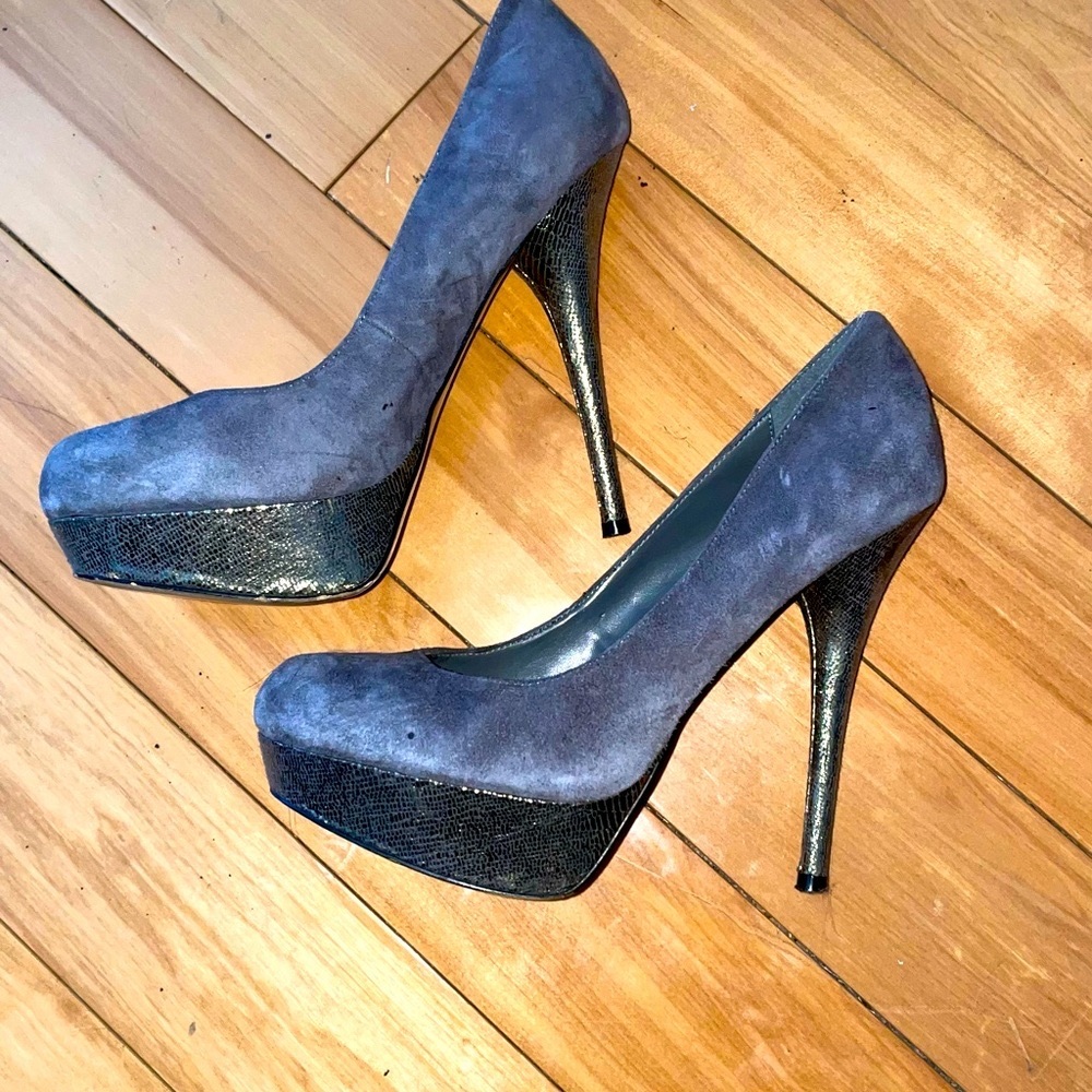 Steve Madden Grey Platform Suede Pumps with a hint of metallic.